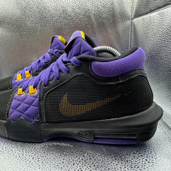 Size 9.5 Nike LeBron Witness 8 Lakers Purple Mens Basketball Shoes‎ FB2239-001